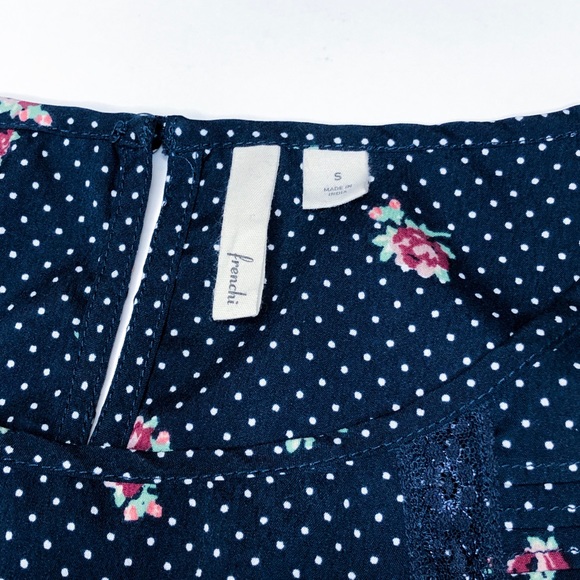 LIKE NEW✨ Frenchi Floral Top with Lace Detailing - Picture 2 of 7